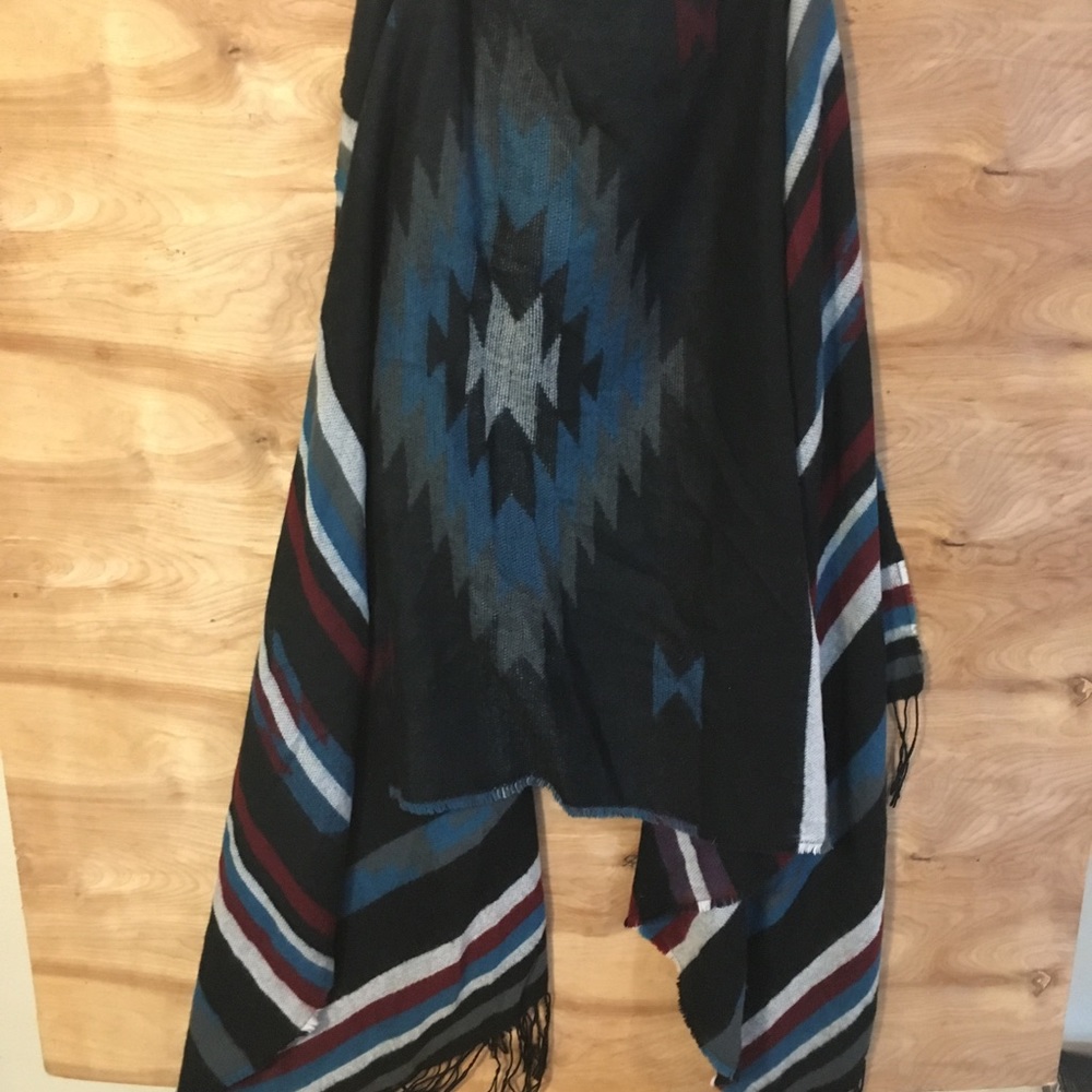 Altare Women’s Striped Fringed Poncho Scarf wrap - Picture 8 of 8